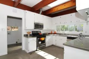 5048 Ladd Ave — image 9